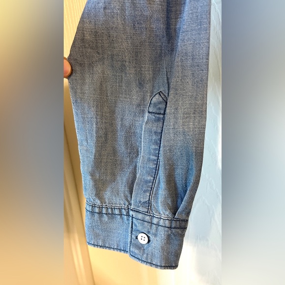 Old Navy Classic denim button up shirt - Picture 5 of 8